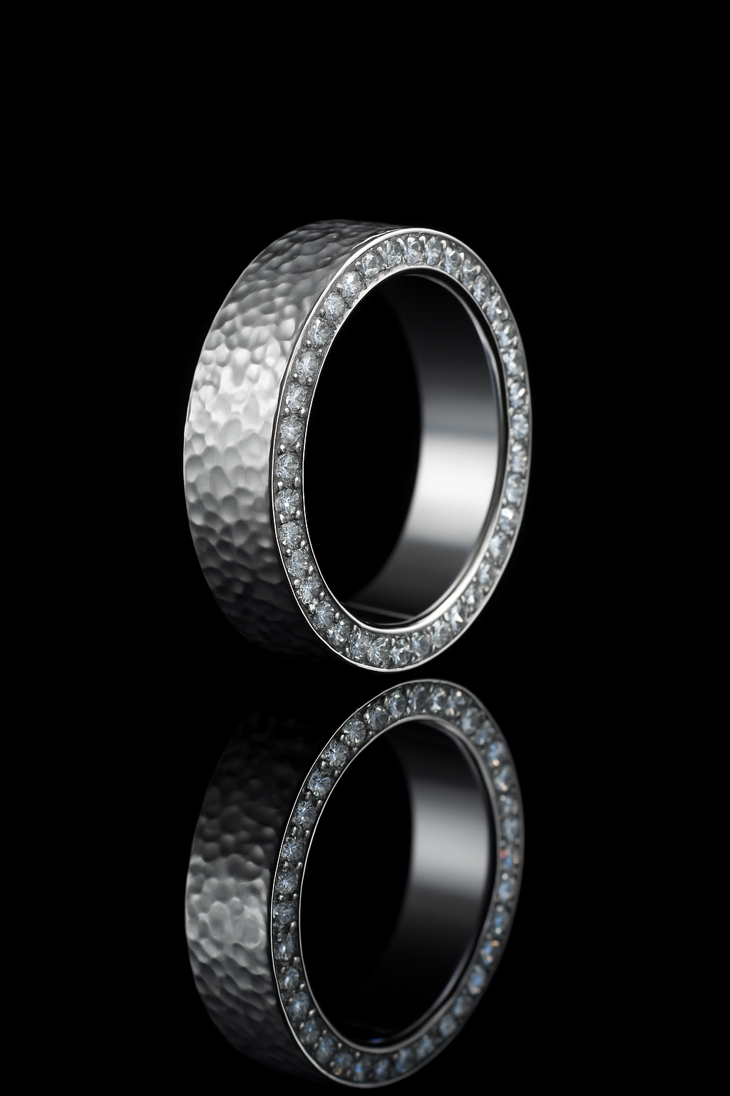 Hammered Band with Side Pavé